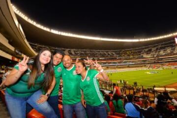 El color de los aficionados en el Estadio Azteca