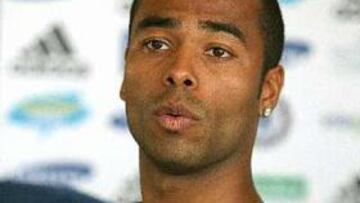 <b>ENFRENTAMIENTO. </b>Ashley Cole se sintió "traicionado y defraudado" por el Arsenal.