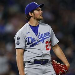 Dave Roberts considera que Trevor Bauer es señalado por umpires