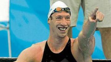 <b>LE DURÓ POCO. </b>El francés Alain Bernard recuperó el récord de 100, pero lo perdió seis minutos después.