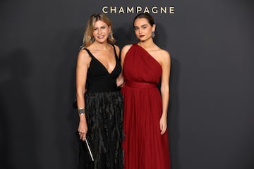 Patricia Cerezo y su hija Natalia en la alfombra roja de la gran fiesta que Moët & Chandon Effervescence organiza para celebrar la Navidad.