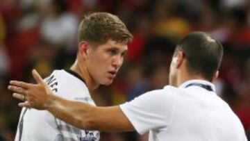 Roberto Martínez molesto por oferta del Chelsea a Stones