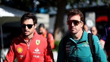 Formula One F1 - Australian Grand Prix - Melbourne Grand Prix Circuit, Melbourne, Australia - March 22, 2024 Aston Martin's Fernando Alonso and Ferrari's Carlos Sainz Jr. before practice REUTERS/Mark Peterson