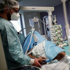 Francia recurre a Alemania para evitar el colapso