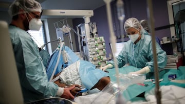 Medical staff members work in the Intensive Care Unit (ICU) where patients suffering from the coronavirus disease (COVID-19) are treated at the Melun-Senart hospital, near Paris, France, October 30, 2020. REUTERS/Benoit Tessier