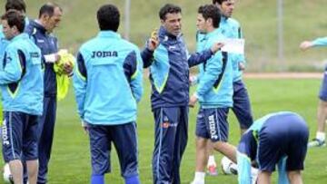 Luis García, con la plantilla.