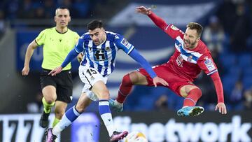 SAN SEBASTIAN, SPAIN - APRIL 04: Diego Rico of Real Sociedad competes for the ball with Loren Moron of RCD Espanyol during the LaLiga Santander match between Real Sociedad and RCD Espanyol at Reale Arena on April 04, 2022 in San Sebastian, Spain. (Photo b