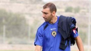 <b>DE LA PARTIDA. </b>Álvaro Cámara, ayer, tras el entrenamiento matinal en Fontcalent.