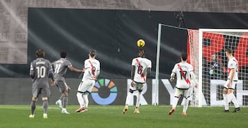 Este remate de Rodrygo adelantó al Madrid.