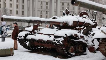 KYIV, UKRAINE - NOVEMBER 19: People view destroyed Russian vehicles and tanks in Mykhailivs'ka Square as snow falls on November 19, 2022 in Kyiv, Ukraine. Millions of Ukrainians are facing severe power disruptions after recent waves of Russian missile and drone strikes have reportedly left almost half of Ukraine's energy infrastructure disabled and in need of repair, as temperatures plunge with the capital Kyiv experiencing the first winter snowfall. (Photo by Jeff J Mitchell/Getty Images)