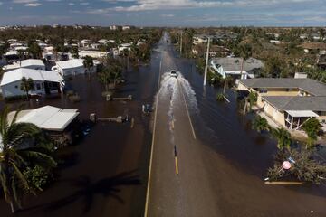 El huracán Ian llegó al oeste de Florida con vientos de más de 240 km/h, provocando inundaciones catastróficas en varias localidades, también ha dejado inundaciones  y graves destrozos en el centro de la península. La tormenta provocó una marejada ciclónica  que inundó grandes áreas del suroeste de Florida, las áreas cercanas a la costa han quedado arrasadas.