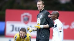 Descubre 13 futbolistas con más de 2 metros de altura