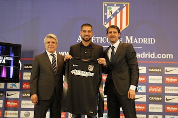 Moy¨¢, 3M€m 30 a?os (Getafe). La sombra de Courtois fue muy grande. Experiencia y veteran¨ªa. Pero el Atleti fich¨® a Oblak. Moy¨¢ perdi¨® la titularidad por una lesi¨®n. Buen papel.