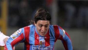 <b>A TIRO. </b>El defensa argentino del Catania Pablo Álvarez puede ser el cuarto refuerzo invernal.