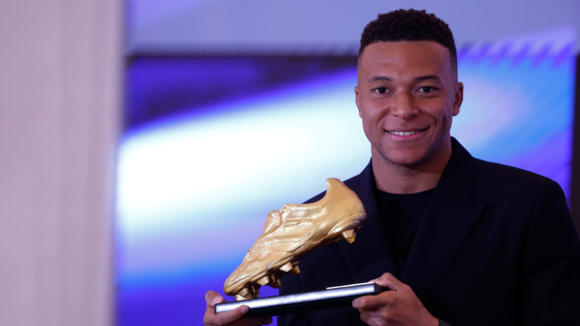 Las imágenes del acto de entrega de la Bota de Oro a Kylian Mbappé