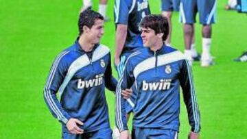 <b>JUNTOS DE NUEVO. </b>Cristiano y Kaká no coinciden en el campo desde el partido ante el Barcelona.