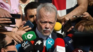 El abogado de Begoña Gómez, Antonio Camacho, durante la llegada a los juzgados de Plaza Castilla de Begoña Gómez para declarar ante el juez Peinado, a 19 de julio de 2024, en Madrid (España). El titular del Juzgado de Instrucción número 41 de Madrid, Juan Carlos Peinado, ha citado a declarar como investigada, por segunda vez, a Begoña Gómez, esposa del presidente del Gobierno, Pedro Sánchez, por la presunta comisión de los delitos de corrupción en el sector privado y tráfico de influencias, dentro de las diligencias abiertas por la relación profesional con diversos empresarios. Esta nueva declaración tiene lugar después de que el economista y abogado Luis Antonio Martín y el empresario Juan Carlos Barrabés hicieran sus declaraciones en el caso el pasado lunes 15 de julio.
19 JULIO 2024
Fernando Sánchez / Europa Press
19/07/2024