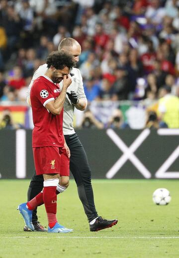 La lesión de Mohamed Salah en imágenes