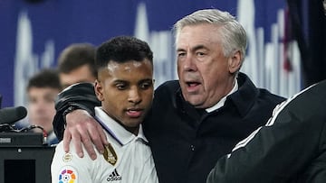 Real Madrid's Brazilian forward Rodrygo (L) is greeted by Real Madrid's Italian coach Carlo Ancelotti as he leaves the pitch during the Spanish League football match between CA Osasuna and Real Madrid CF at El Sadar stadium in Pamplona, on February 18, 2023. (Photo by CESAR MANSO / AFP) (Photo by CESAR MANSO/AFP via Getty Images)