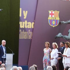 La estatuta de Johan Cruyff ya preside el Camp Nou