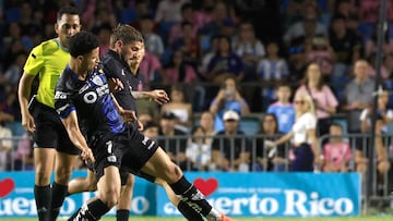 Patrik Mercado, en primer plano, contra Inter de Miami.