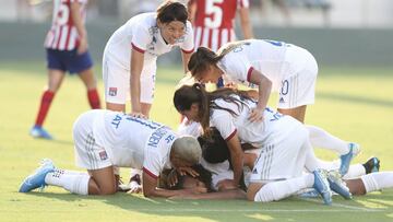 El Olympique de Lyon celebra el gol.