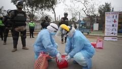 LIMA, PERU - JULY 21: Doctors wearing PPE prepare to perform rapid tests during a house-to-house coronavirus testing drive on July 21, 2020 in Lima, Peru. Medical staff visit different areas of Lima and test citizens of high-risk groups. Peru was the first country to impose widespread quarantine on March 16. To date, reports over 13,187 deaths and 353,590 positive cases of COVID-19. (Photo by Raul Sifuentes/Getty Images)