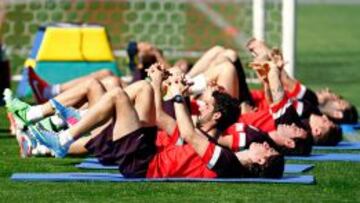 Los futbolistas colchoneros trabajan pensando en el Sevilla.