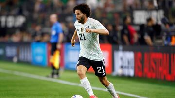 ARLINGTON, TEXAS - SEPTEMBER 9: Cesar Huerta #21 of Mexico controls the ball against Australia during the second half of a 2023 International Friendly match at AT&T Stadium on September 9, 2023 in Arlington, Texas.   Ron Jenkins/Getty Images/AFP (Photo by Ron Jenkins / GETTY IMAGES NORTH AMERICA / Getty Images via AFP)