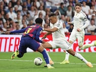 Barcelona lead by four points with nine games left, but schedule difficulty and a looming El Clásico could decide the title.