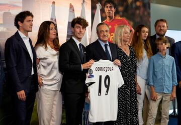 The Spanish international right-back, who joins Los Blancos from Real Sociedad, was presented at the Bernabéu on Wednesday.