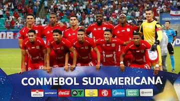 AMDEP8375. SALVADOR (BRASIL), 15/07/2025.- Jugadores de América forman este martes, previo a un partido de la eliminatoria para octavos de final de la Copa Sudamericana entre Bahía y América de Cali, en el estadio Arena Fonte Nova en Salvador (Brasil). EFE/ Rafael Martins