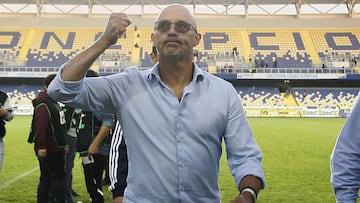 El uruguayo destacó lo realizado por los azules, a pesar de caer en Concepción. Aemás, comparó su polémica llegada al club con la de Zidane.
