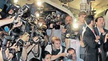 <b>MÁXIMA EXPECTACIÓN. </b>Iker Casillas levantó mucho revuelo a su llegada al Museo de Cera. Más de un centenar de periodistas se dio cita en el acto.