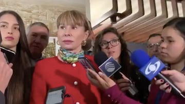 ministra de trabajo dando declaraciones