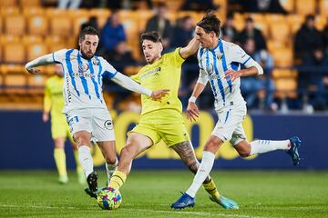 Fer Niño, entre Miramón y Sergio en la visita del Leganés a Villarreal. 