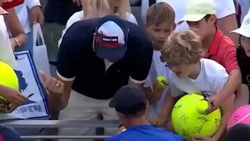 Tennis player’s kind gesture at US Open turns sour after fan’s cringeworthy move