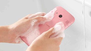 Kyocera Rafre, el móvil japonés lavable que resiste agua hirviendo y jabón
