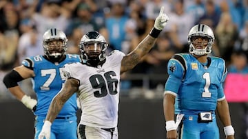 CHARLOTTE, NC - OCTOBER 12: Derek Barnett #96 of the Philadelphia Eagles celebrates after a play as teammates Matt Kalil #75 and Cam Newton #1 of the Carolina Panthers watch on during their game at Bank of America Stadium on October 12, 2017 in Charlotte, North Carolina. Streeter Lecka/Getty Images/AFP
== FOR NEWSPAPERS, INTERNET, TELCOS & TELEVISION USE ONLY ==