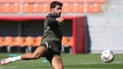  El delantero del Atl&eacute;tico de Madrid Diego Costa durante el entrenamiento en en Majadahonda. 