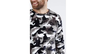 Clido y suave: te contamos cmo es el pijama polar para hombre ms vendido en Amazon