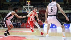 La sangre fría de Roberts pone a Unicaja con un pie en los cuartos de final