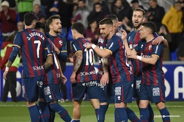 El Almería amarga el debut de Oltra