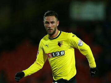 En 2015, Miguel Layún dejó al América para ir al Watford y días después abandonó el club inglés para ir al Granada.