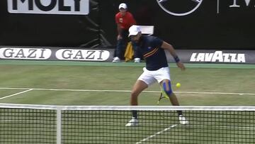 Tiene tantas cosas que es casi imposible de definir: vean este golpe y recréense