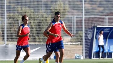 Morata y João, en Los Ángeles de San Rafael. La opción árabe toma cuerpo en la cabeza del futbolista.