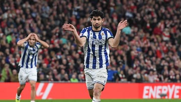 Gonçalo Guedes anotó el gol de la Real Sociedad en San Mamés ante el Athletic.