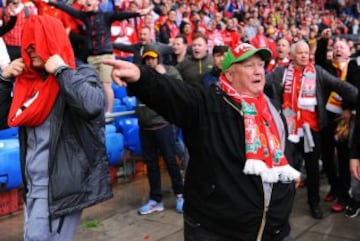 Incidentes entre los hinchas de Liverpool y Sevilla en Basilea