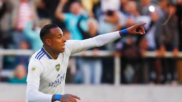 MAR DEL PLATA, ARGENTINA - FEBRUARY 16: Sebastian Villa of Boca Juniors celebrates after scoring the first goal of his team during a match between Aldosivi and Boca Juniors as part of Copa de la Liga 2022 at Estadio Jose Maria Minella on February 16, 2022 in Mar del Plata, Argentina. (Photo by Marcos Brindicci/Getty Images)