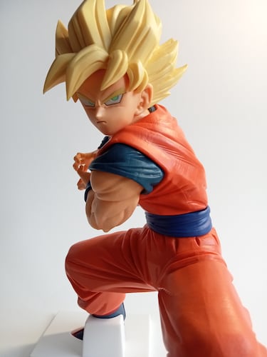 Goku cargando su Kamehameha por Banpresto